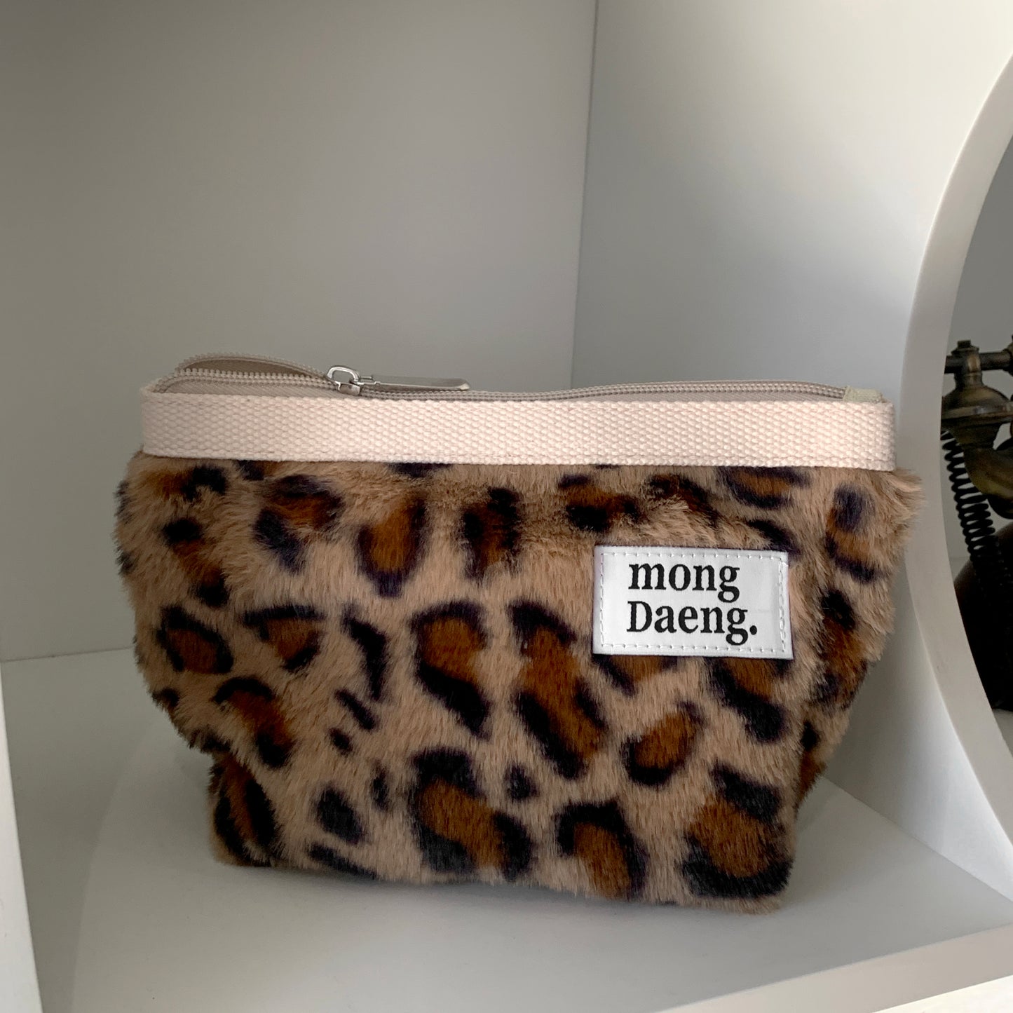 Basic Pouch (M size) Brown Fur leopard